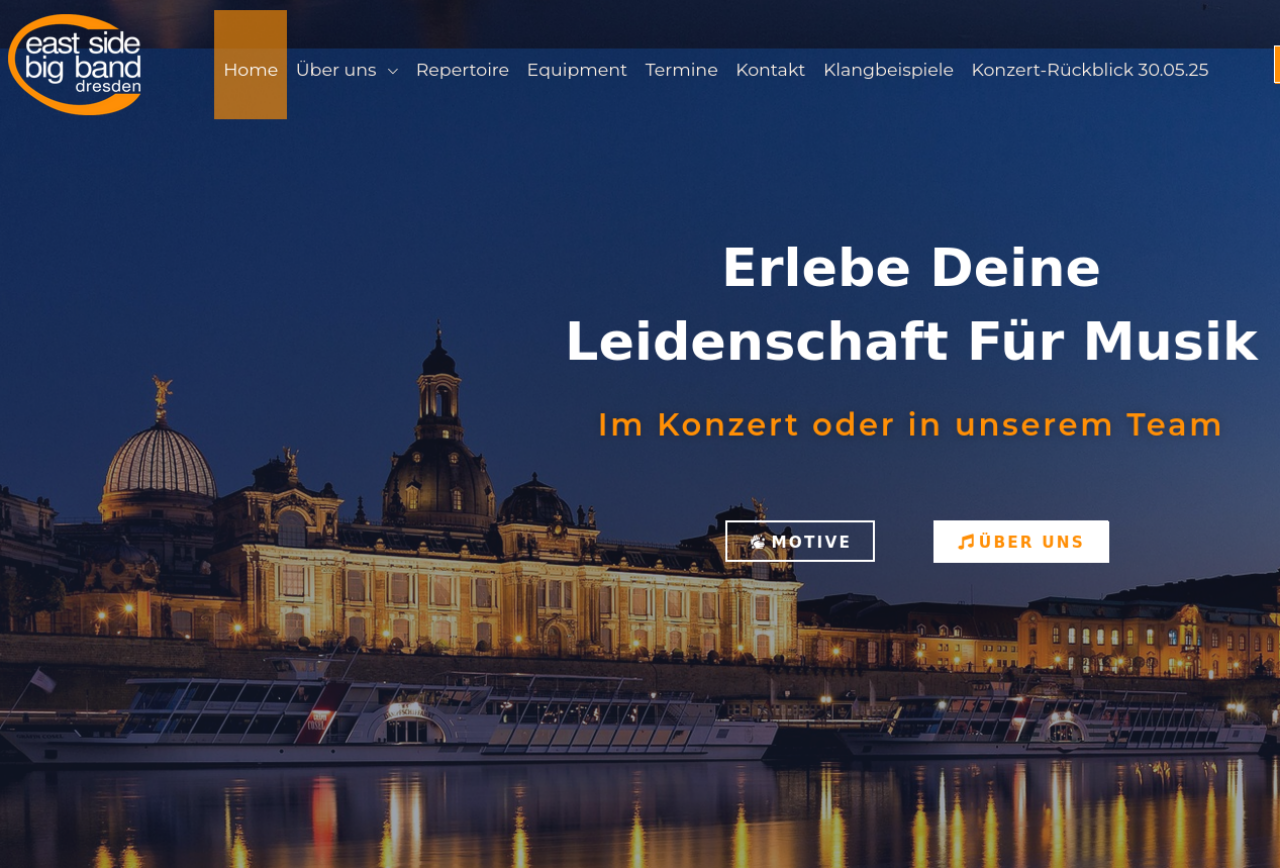 Die Startseite der Website von Eastside-Bigband.de zeigt einen abendlichen Blick über die Elbe hinüber zur Altstadt von Dresden